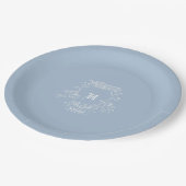 ほこりっぽいブルーモノグラム赤ちゃんシャワー ペーパープレート (アングル)