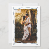 ほこりっぽいブルーリーフボタニカルモノグラム結婚写真 招待状 (裏面)