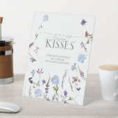 ほこりっぽいブルーワイルドフラワーどのぐらいのキス 台座サイン (インサイチュ)