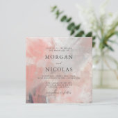 ほこりっぽいモダンコーラル抽象芸術ブラシストロ結婚ーク 招待状 (スタンド正面)