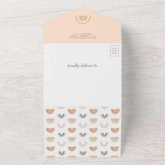 ほこりっぽい桃のアーチ自然ボホレインボーベビーシャワー オールインワン招待状 (外側)