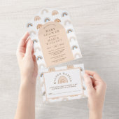 ほこりっぽい桃のアーチ自然ボホレインボーベビーシャワー オールインワン招待状 (貼ってはがせる)