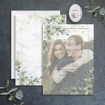 ほこりっぽい植物性緑の金ゴールドVellumフォト結婚ズ 招待状<br><div class="desc">このトレンディーほこりっぽい青ユーカリ植物性と金ゴールド緑色水のカラーデザインで完璧な結婚式招待状を作成しフェイクてお気に入りの、婚約写真をデジタルのオーバーレイの外観で特集し、手書きのスクリプトタイポグラフィと金ゴールドの塵を使用してフェイク。一致連絡製品の設計者。私たちの小さなビジネスをサポートしてくれてありがとう、私たちは本当に感謝！私たちは、あなたが私たちと同じようにこのデザインを愛し、私たちは喜んで、あなたを招待状したい私たちの新しいプライベートのFacebookグループのブリデスのための計画のヒントの一部に参加する忙しこと結婚を望む。https://www.facebook.com/groups/622298402544171 Copyright Anastasia Surridge for エレガント招待状,  all rights reserved.</div>