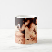 ほこりっぽい発見:鼻に汚れを付けたメルカート コーヒーマグカップ (中央)