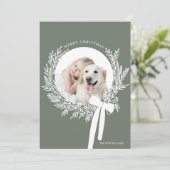 ほこりっぽい緑と白のクリスマスリースミニマル写真 シーズンカード (スタンド正面)