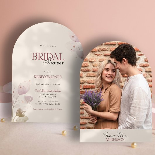 ほこりっぽい赤面ピンクフローラアーチフォトブライダルシャワー 招待状