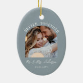 ほこりっぽい青いアーチ結婚写真のギフトホームデコール セラミックオーナメント (裏面)