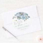 ほこりっぽい青いフローラバラベビーで開花男の子シャワー ラウンドシール (封筒)