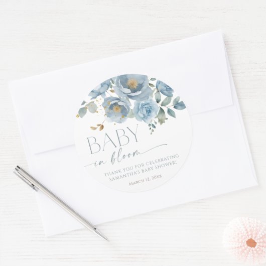 ほこりっぽい青いフローラバラベビーで開花男の子シャワー ラウンドシール (封筒)