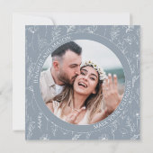 ほこりっぽい青いフローラ日付の写真の招待を保存 (裏面)