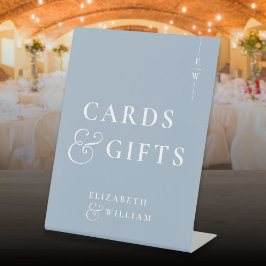 ほこりっぽい青いモノグラムカードとギフト 台座サイン