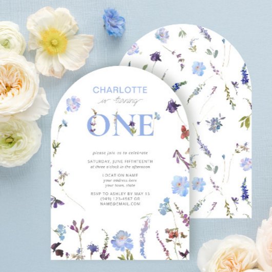 ほこりっぽい青いワイルドフラワー1st誕生日の請求書 招待状