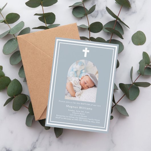 ほこりっぽい青い写真のアーチ少年バプテスマ 招待状