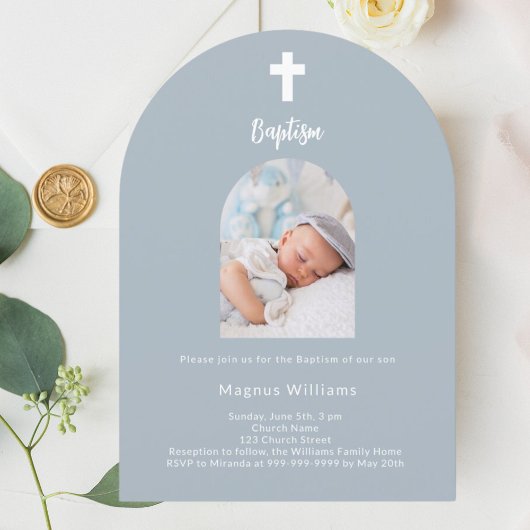 ほこりっぽい青い写真アーチ 洗礼 招待状