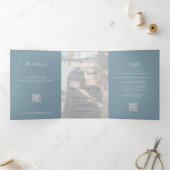 ほこりっぽい青い写真結婚式RSVP詳細QRコード 三つ折り招待状 (内部)