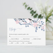 ほこりっぽい青い枝で赤面ピンクの花結婚が 出欠カード (スタンド正面)