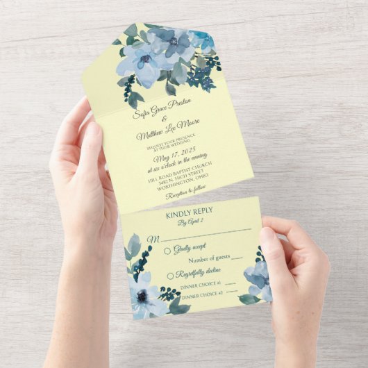 ほこりっぽい青い水の色のフローラが黄淡い色の色 オールインワン招待状 (貼ってはがせる)