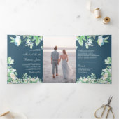 ほこりっぽい青い水色の植物性の結婚葉 三つ折り招待状 (内部)