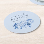 ほこりっぽい青い水色の花の牡丹ブーケ ラウンドペーパーコースター (アングル)