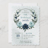ほこりっぽい青い海軍の花の植物性リース誕生日 招待状 (正面)