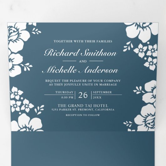 ほこりっぽい青い白いフローラすべて結婚の1枚 三つ折り招待状 (内部最初)