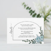 ほこりっぽい青い花とアーチ結婚フローラ エンクロージャーカード (スタンド正面)
