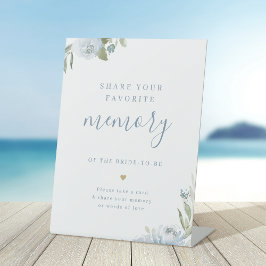 ほこりっぽい青い花の思い出を共有する結婚前のお祝い 台座サイン