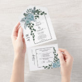 ほこりっぽい青い花、アーチとモノグラム結婚ズ オールインワン招待状 (貼ってはがせる)