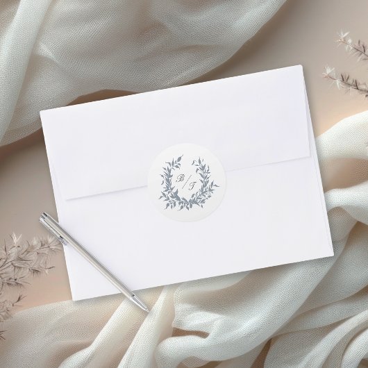 ほこりっぽい青い葉のクレストモノグラム結婚のロゴ ラウンドシール