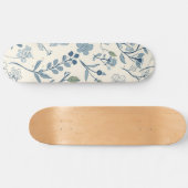 ほこりっぽい青い野生の花の草原の植物パターン スケートボード (横)