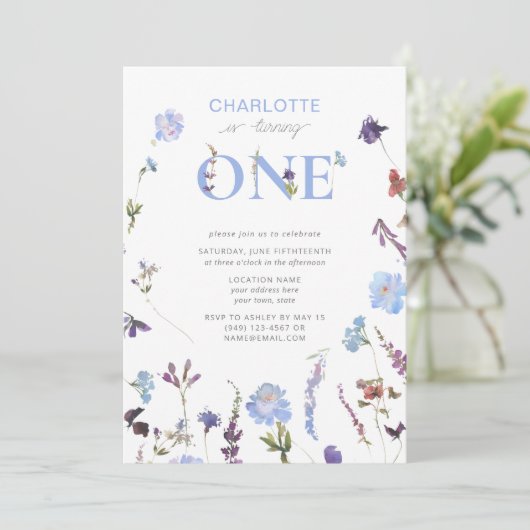 ほこりっぽい青い野花が1歳の誕生日を飾る 招待状 (スタンド正面)