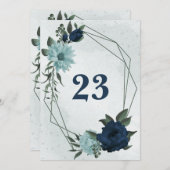 ほこりっぽい青とネイビーの花ジオメトリックテーブル番号 招待状 (正面/裏面)