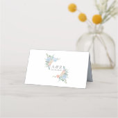 ほこりっぽい青とピンク結婚のフローラのテーブル プレイスカード (裏面)