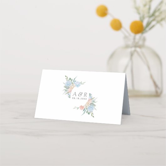 ほこりっぽい青とピンク結婚のフローラのテーブル プレイスカード (裏面)