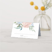 ほこりっぽい青とピンク結婚のフローラのテーブル プレイスカード (正面)