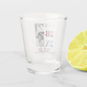 ほこりっぽい青とブルゴーニュ2枚の写真Save the Date ショットグラス (裏面)