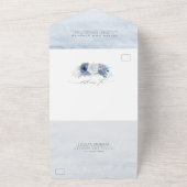 ほこりっぽい青と海軍のエレガント花モダンの結婚数 オールインワン招待状 (外側)