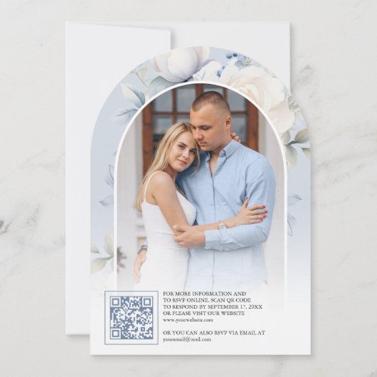 ほこりっぽい青と白のフローラQRコード結婚写真 招待状 (裏面)