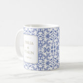 ほこりっぽい青と白のヴィンテージスタイル結婚ズ コーヒーマグカップ (正面左)