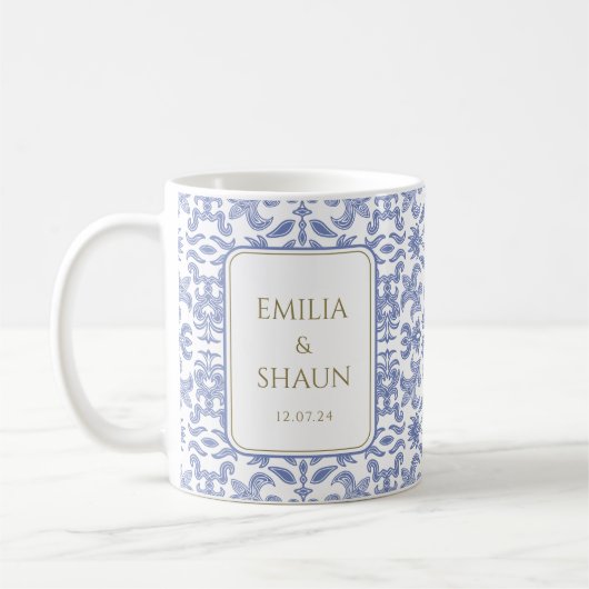 ほこりっぽい青と白のヴィンテージスタイル結婚ズ コーヒーマグカップ (左)