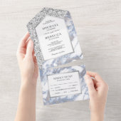 ほこりっぽい青と銀フェイクのグリッターマーブル結婚ズ オールインワン招待状 (貼ってはがせる)