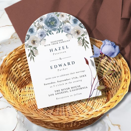 ほこりっぽい青フローラ水彩結婚アーチ 招待状