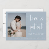 ほこりっぽい青モダン字ミニマルの写真落ち込み 招待状 (正面/裏面)