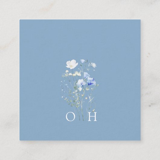 ほこりっぽい青ワイルドフラワーモノグラムQRコードRSVP エンクロージャーカード (裏面)