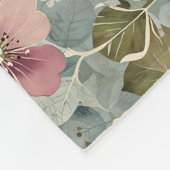 ほこりっぽい青、メイブと白い花 フリースブランケット (角)