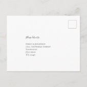 ほこりモダンピンク色の花模様結婚式RSVP インビテーションポストカード (裏面)