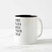 ほとんどAFのスローガンを与えることを試みる筋肉を引っ張りました ツートーンマグカップ (正面右)