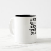 ほとんどAFのスローガンを与えることを試みる筋肉を引っ張りました ツートーンマグカップ (正面左)