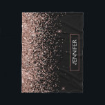 ほのかなピンク ローズゴールド ブラック グリッター モノグラム 名前 フリースブランケット<br><div class="desc">ローズゴールド - ほのかなピンクとブラックのフェイクスパークルグリッター モノグラム 名前とイニシャル フリース ブランケット。贅沢で洗練されたスタイルを愛する人への、16歳の誕生日、結婚式、結婚前パーティー、結婚記念日、ベビーシャワー、独身最後のパーティーのプレゼントに最適です。</div>