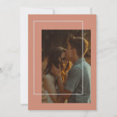 ほのかな愛 - ピンクとグレーのモダン 招待状 (裏面)